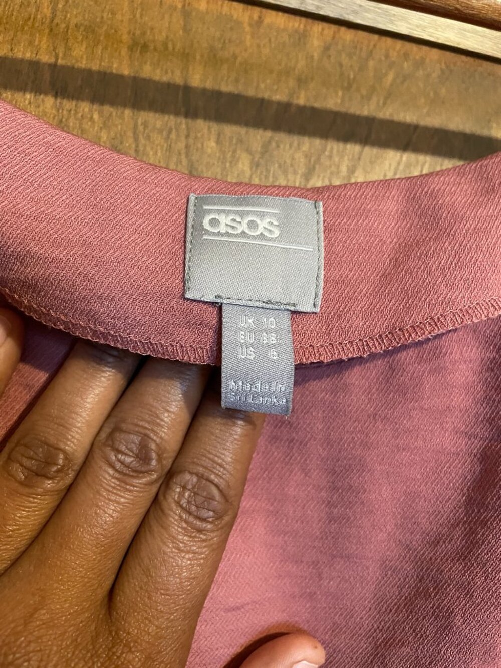Beautiful ASOS Dress - Chic Neckline and Tapering Waist in Mauve / Dusty Rose - Picture 4 of 16